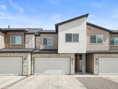 447 W 25 N