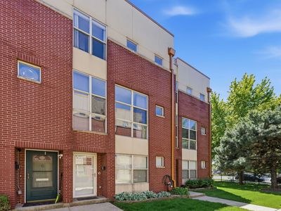 6951 N Western Ave Unit B