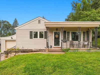 216 Elmwood Dr