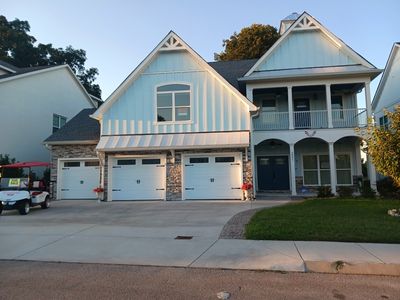 221 Hammock Dr