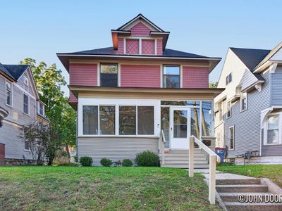 1318 Wealthy St SE