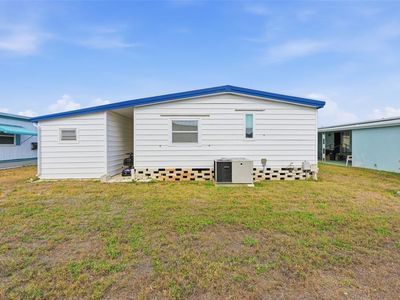 2049 Manoa Dr