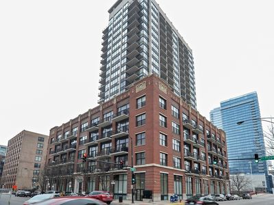 210 S Des Plaines St #2104
