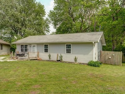 1936 N Golden Avenue