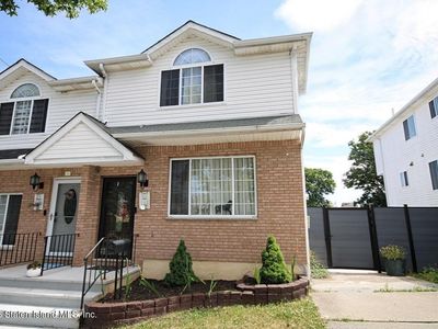 93 Reynolds St
