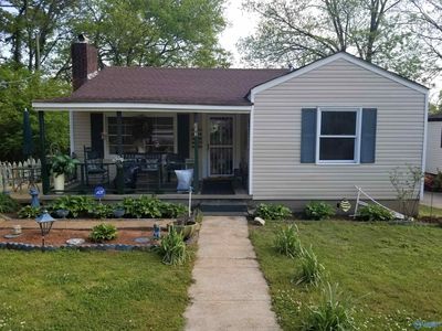 203 Richmond Dr NW