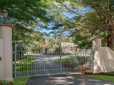 22 Brook View Dr