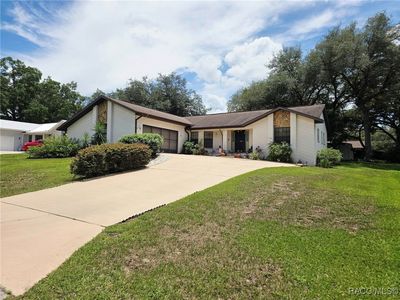 1219 E Silver Thorn Loop