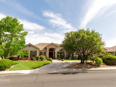 1099 W Broadstone Ct