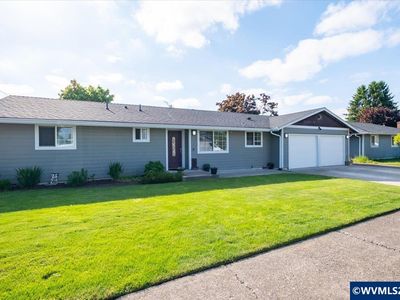 585 45th Pl NE