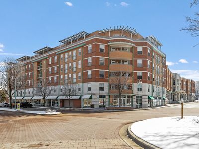 400 Village Cir #207