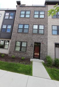 850 S Mount Curve BLVD