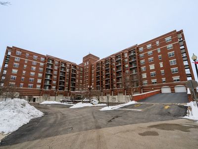 1700 Riverwoods Dr APT 414