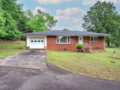 2 Davis Dr