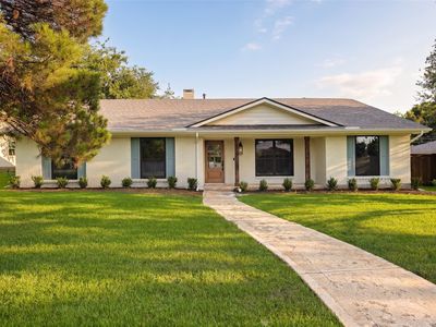 7704 La Cosa Dr
