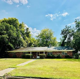211 Clover Cir