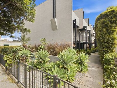 4018 Redwood Ave Unit B