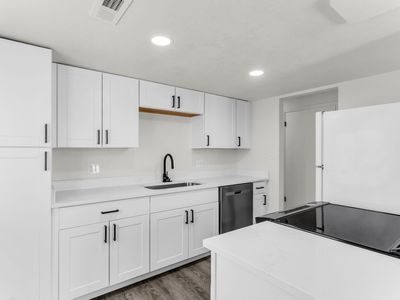 647 S 500 W APT 8