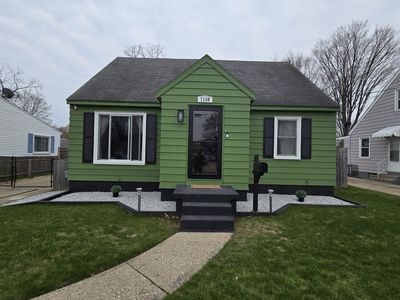 1136 Den Hertog St SW