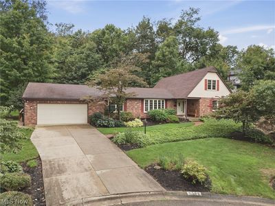 2500 Treetop Cir NE