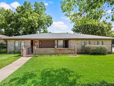 1002 Shady Brook Dr