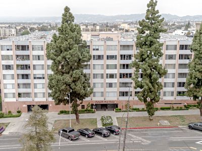 421 S La Fayette Park Pl APT 212