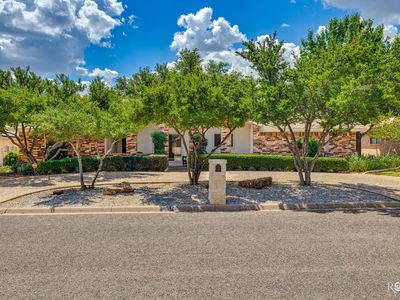 3837 Parkwood Dr