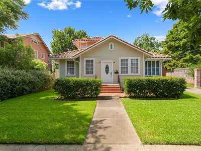 718 Florida Blvd
