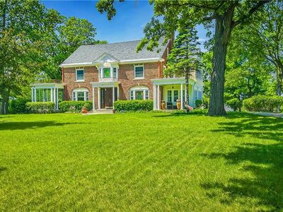 211 Lawn Ave