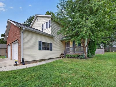 1037 N Forest View Dr