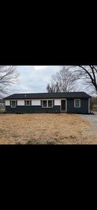 1106 E Railroad St
