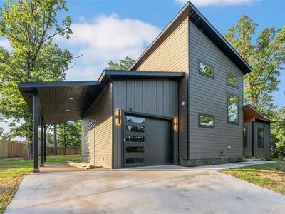14 Montgomery Ln