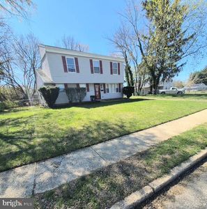 801 N New St