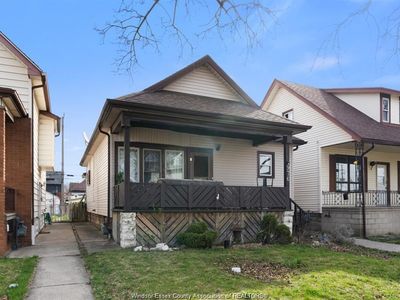 976 Gladstone Ave