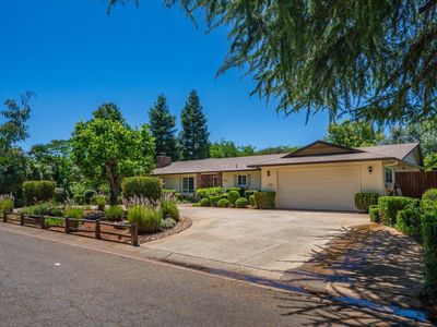 870 Redbud Dr