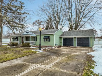 7464 S Shaker Dr