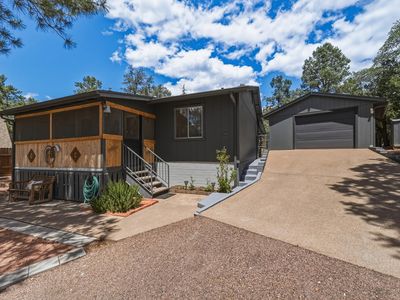 320 E Pinnacle Cir