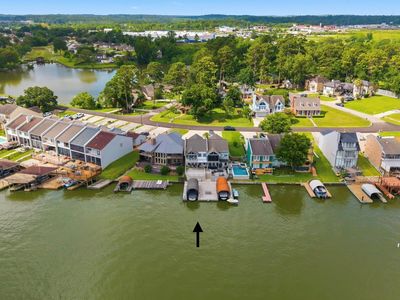 1208 Lakeview Dr