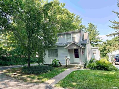Property at 132 Fairview Ct, Jacksonville, IL