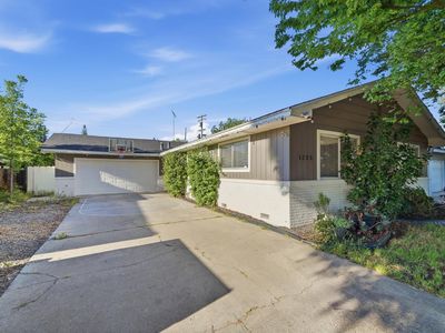 1225 Chehalem Dr