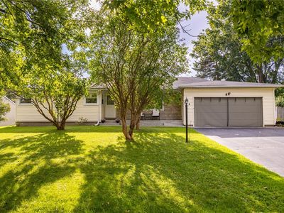 8 Twin Oak Dr
