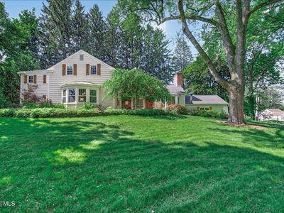 1916 E Country Club Drive