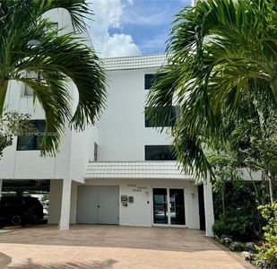 3702 NE 171st St APT 6