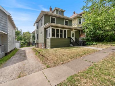203 S 18th Ave E