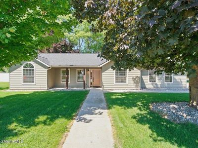 697 W Honeysuckle Ave