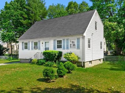 52 Applewood Ave