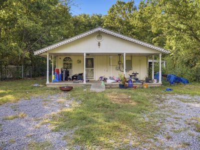359 Lakes Rd
