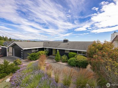 3919 Cliffside Drive