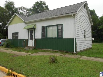 2200 Maple Ave