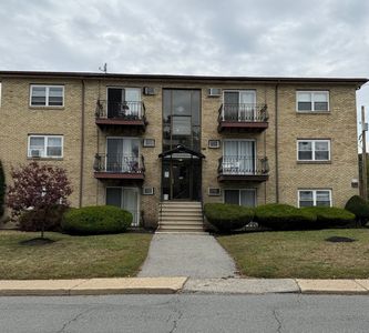 81 High St APT 4